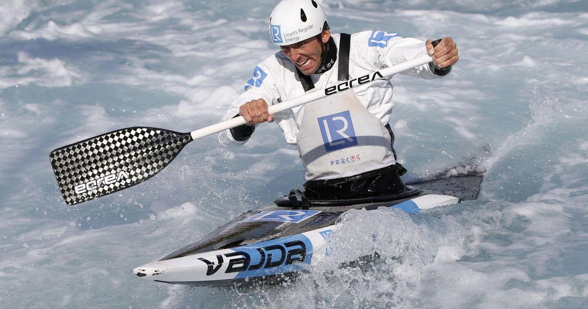 Лидер британской олимпийской сборной по гребле на каноэ Дэвид Флоренс во время тренировки перед предстоящими Олимпийскими играми в Рио-де-Жанейро. / © Reuters