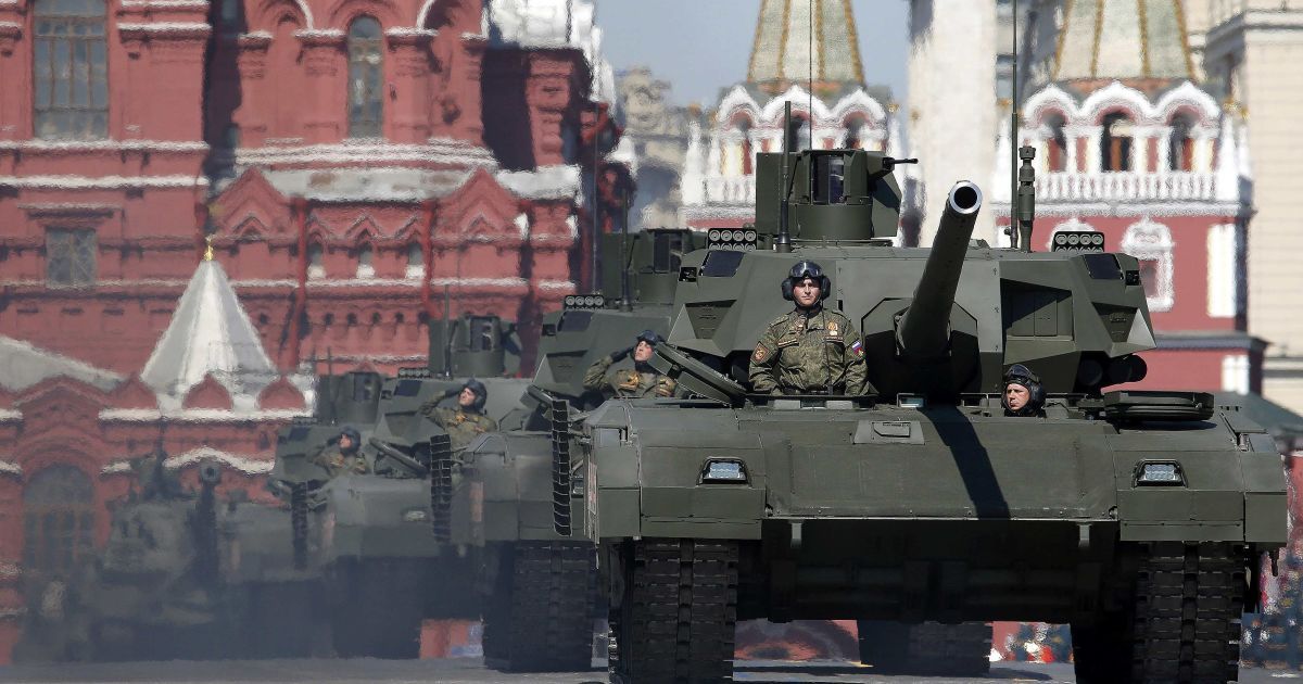 Виробник танків "Армата" попросив грошей у Москви: "Не вписуємось у плани"
