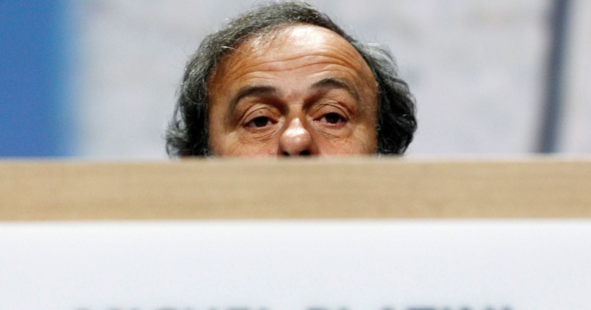 Платини сократили футбольный "бан" до 4 лет