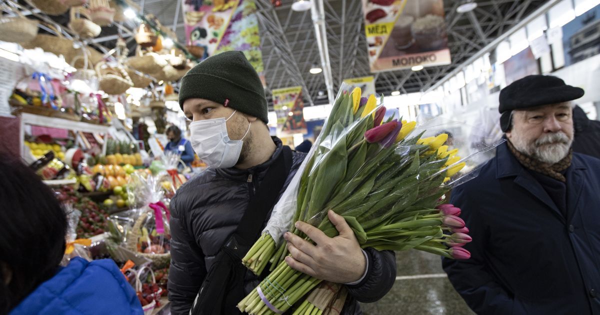 Правительство усилило ограничения для "красной" зоны карантина: что изменится в регионах