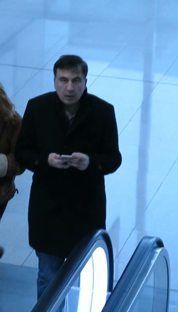 Саакашвілі без супроводу гуляє аеропортом Мюнхена