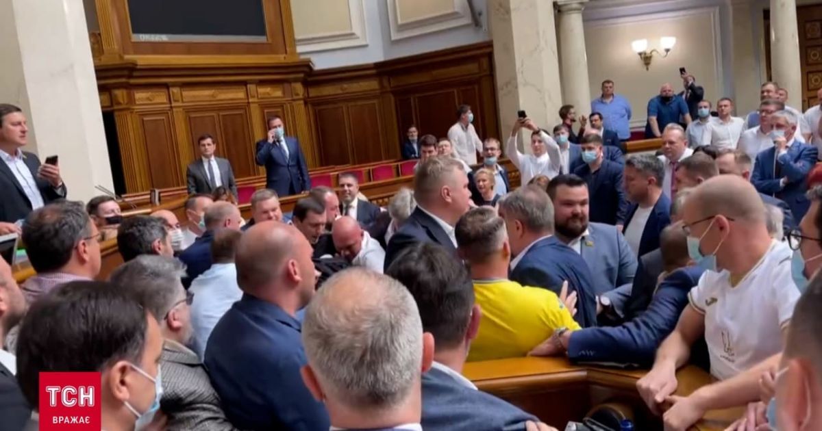 В Раде возникла драка из-за слов о "расстреле ОПЗЖ": видео