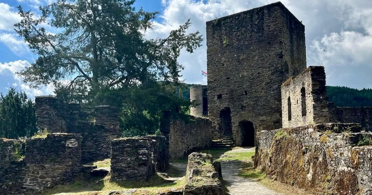 Замок в Еш-сюр-Сур instagram.com_shesgotspies