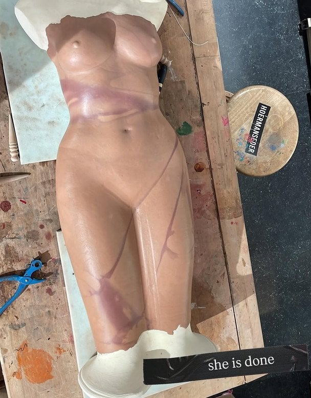 Створення сукня Гайді Клум / фото: instagram.com/marinahoermanseder