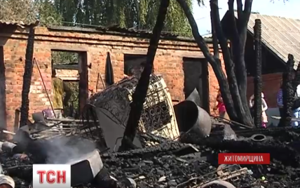 На Житомирщине пожар "съел" имущество двух десятков семей
