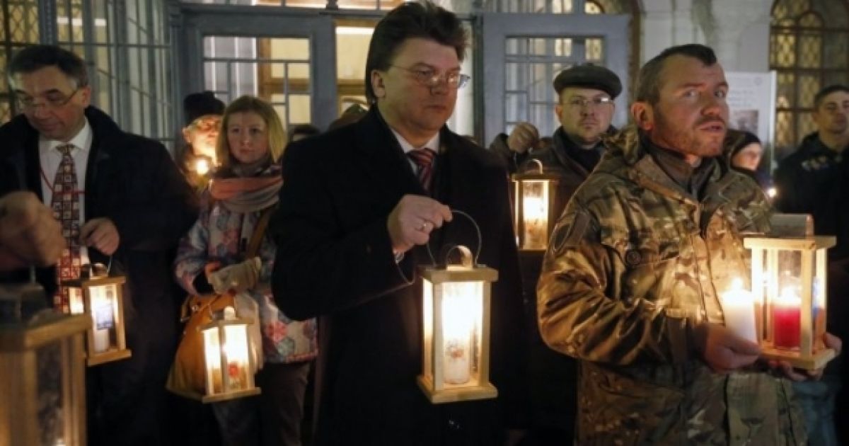 Вогонь миру передавали в соборі Святої Софії. / © УНІАН