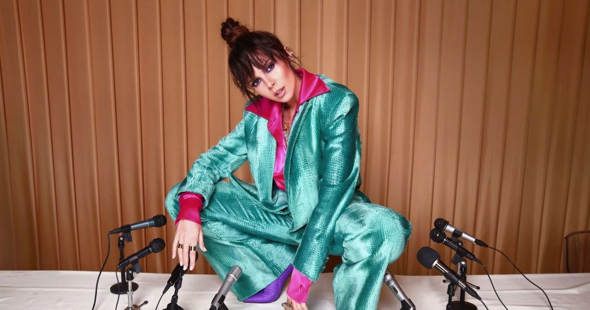 Настя Каменских выпустила танцевальную версию своего хита a huevo