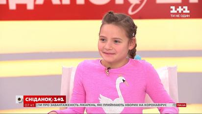 В студии "Сніданка з 1+1" 9-летняя девочка, которая героически преодолевала гололед на Андреевском спуске