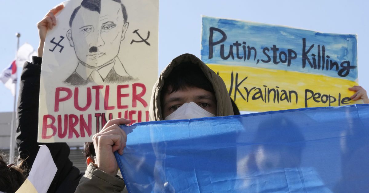 Поза мораллю: російські окупанти цинічно використовують дітей та жінок як "живий щит"