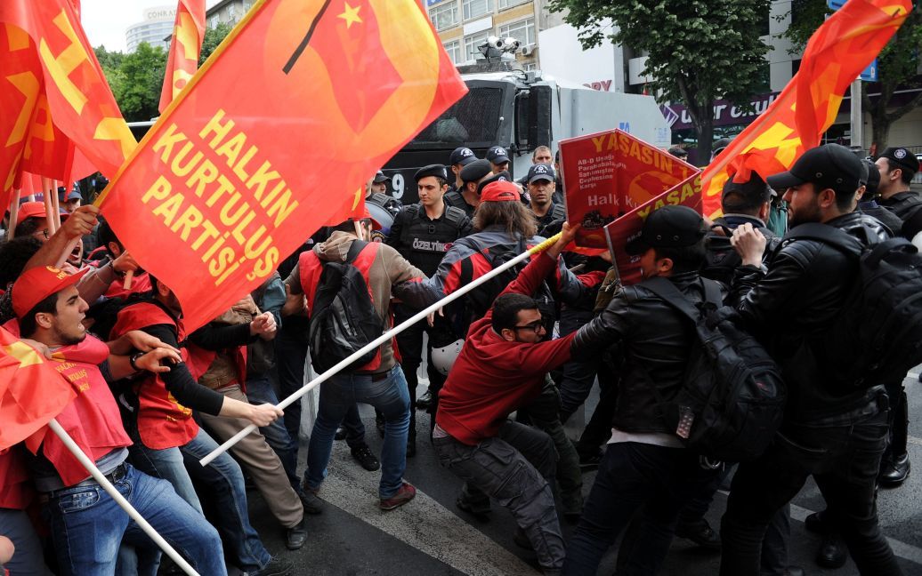 Силовики розганяли демонстрантів / © Reuters