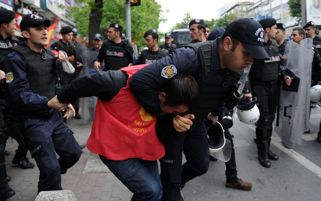 Силовики розганяли демонстрантів / © Reuters