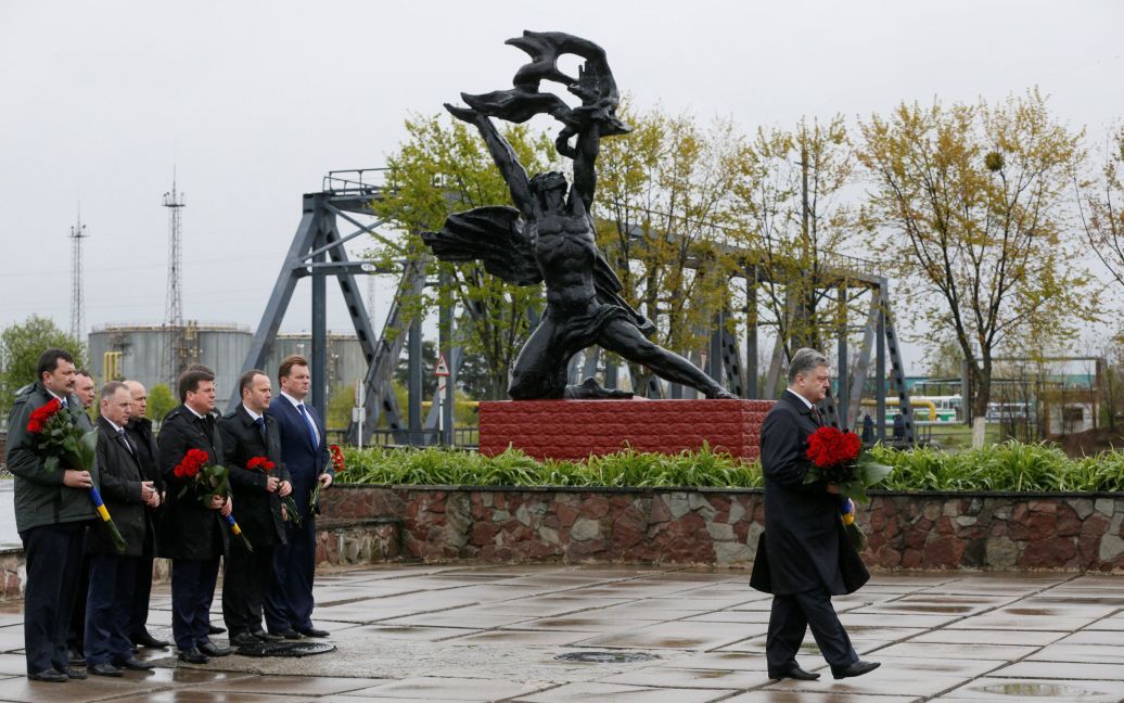 Порошенко вшанував пам&#039;ять загиблих ліквідаторів аварії. / © Reuters