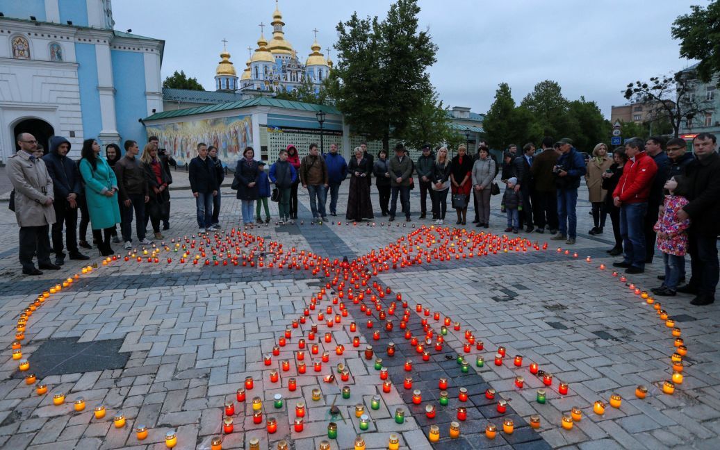 Лампадки на Михайлівській площі. / © Reuters