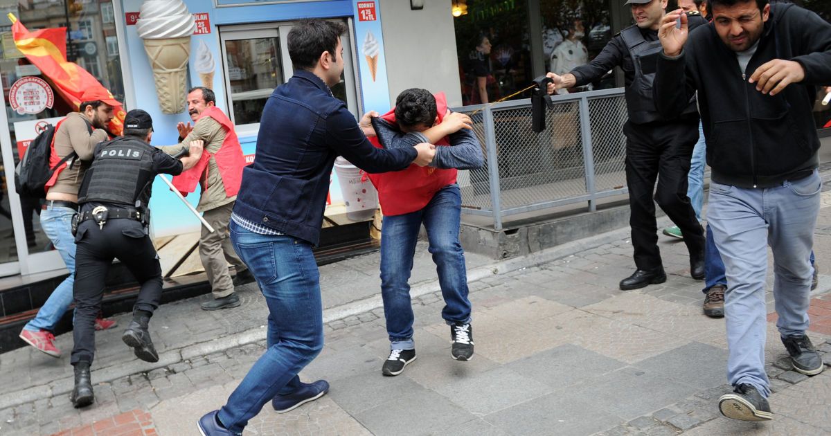 Силовики разгоняли демонстрантов / © Reuters