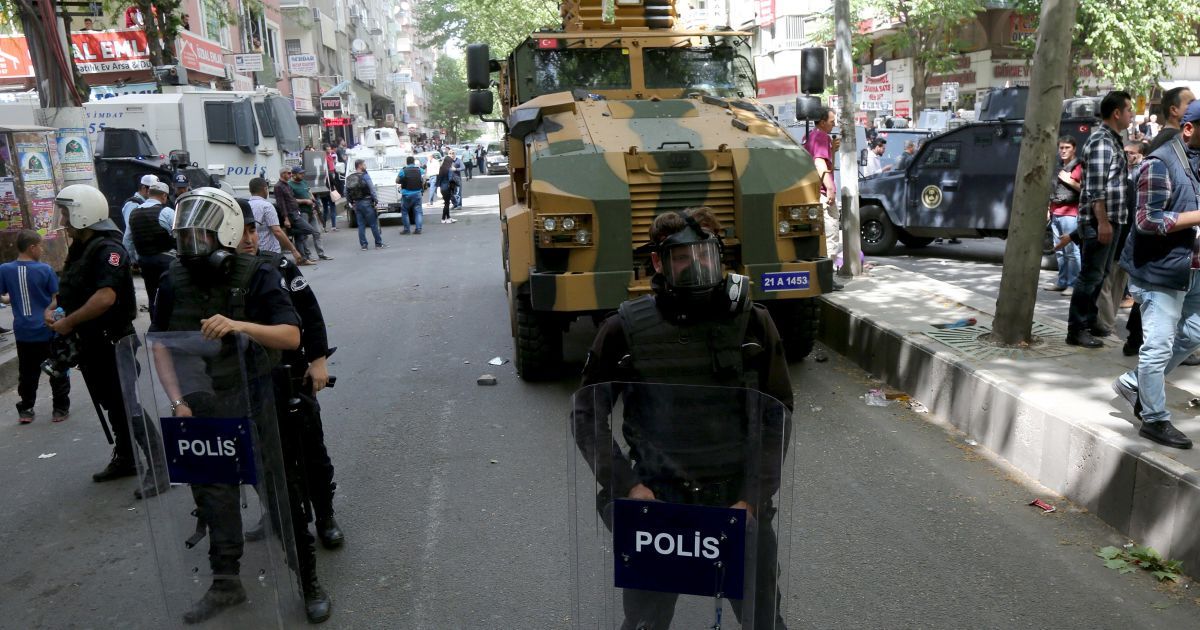 Взрыв устроила смертница.