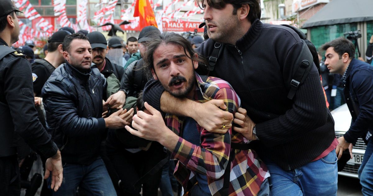 Силовики разгоняли демонстрантов / © Reuters