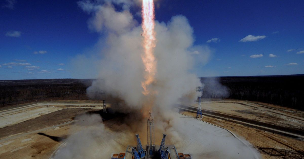 Ракета "Союз" при запуске сорвала защиту кабины стартового стола