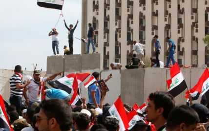 Против демонстрантов в Багдаде применили слезоточивый газ