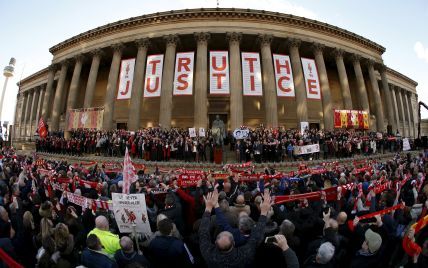 Тисячі фанатів "Ліверпуля" заспівали клубний гімн у пам'ять про жертв трагедії "Хіллсборо"