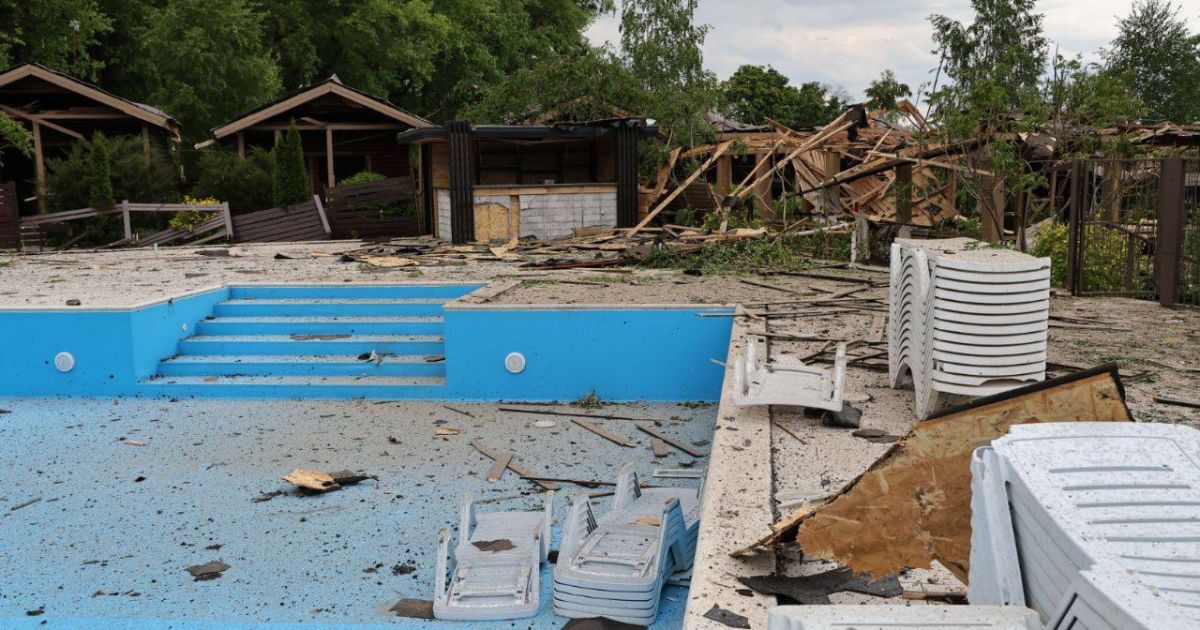 Наслідки удару по базі відпочинку на Харківщині