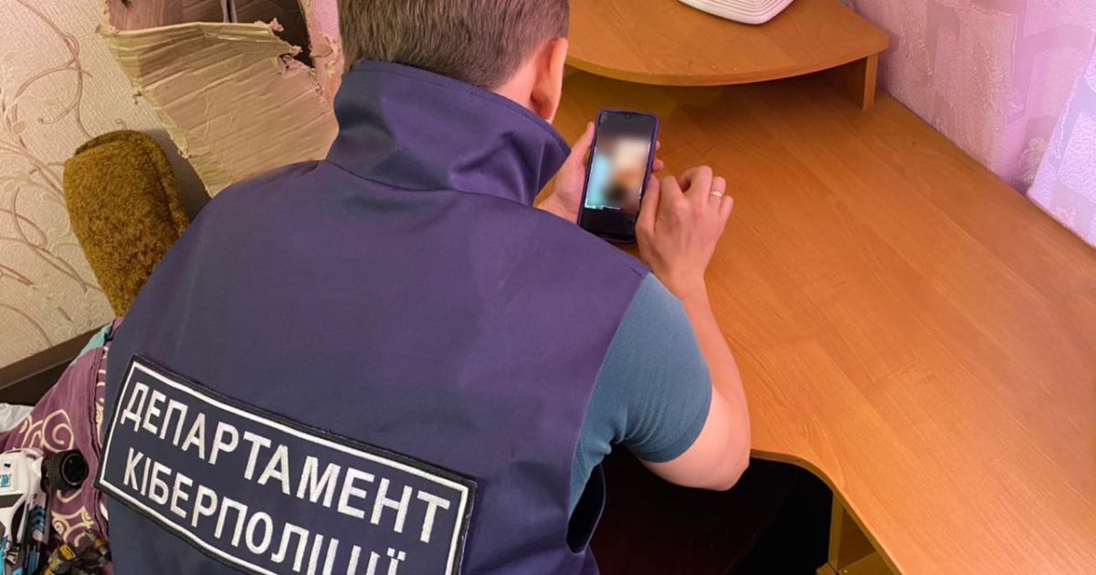 У Києві жінки знімали порно з власними доньками 6 та 9 років