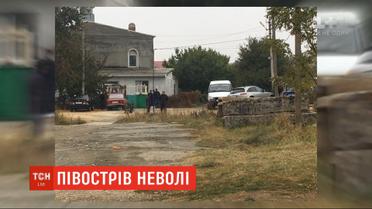 Российские оккупанты в Крыму ворвались в мечеть во время молитвы