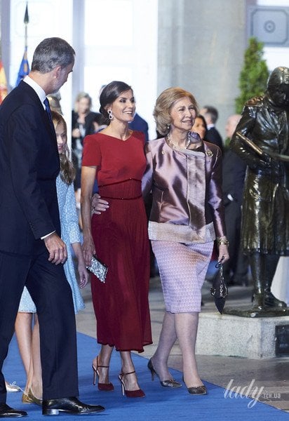 Королева Летиція, король Філіпп VI з доньками Леонор і Софією / © Getty Images