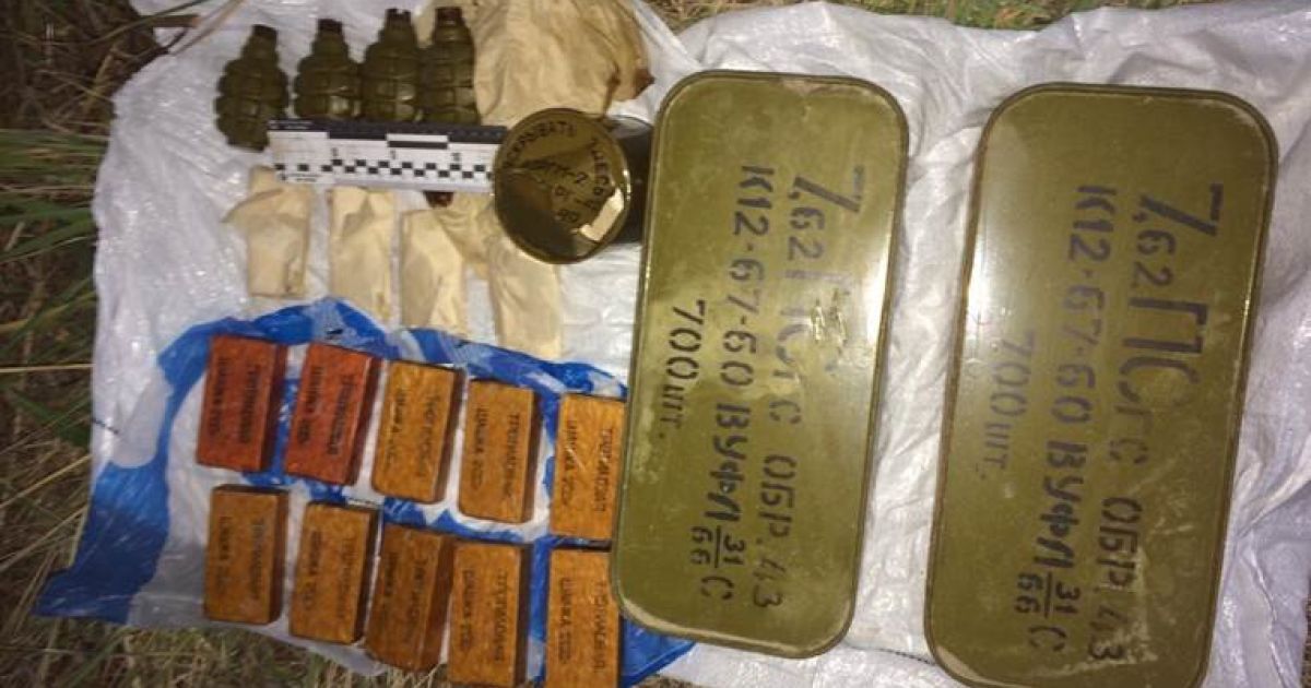 СБУшники накрыли тайник с гранатами и тротилом