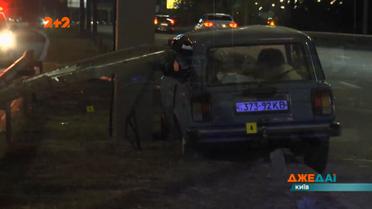 Без перебільшення моторошна аварія: автомобіль наскрізь прохромило залізним парканом