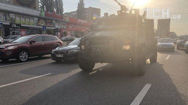 затор на проспекті Перемоги в Києві через репетицію парад_1 / © фото: Юлія Яценко