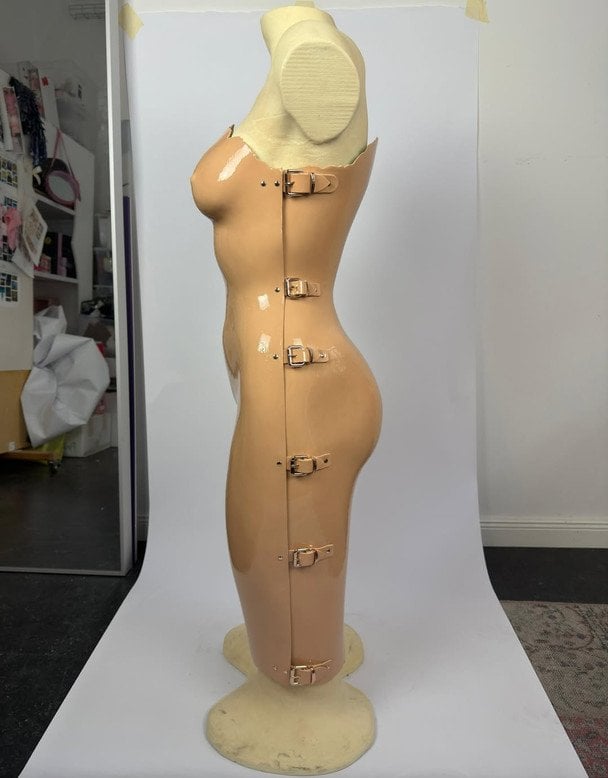 Створення сукня Гайді Клум / фото: instagram.com/marinahoermanseder