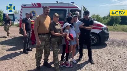 Обмен пленными: СБУ и пограничники показали щемящие видео