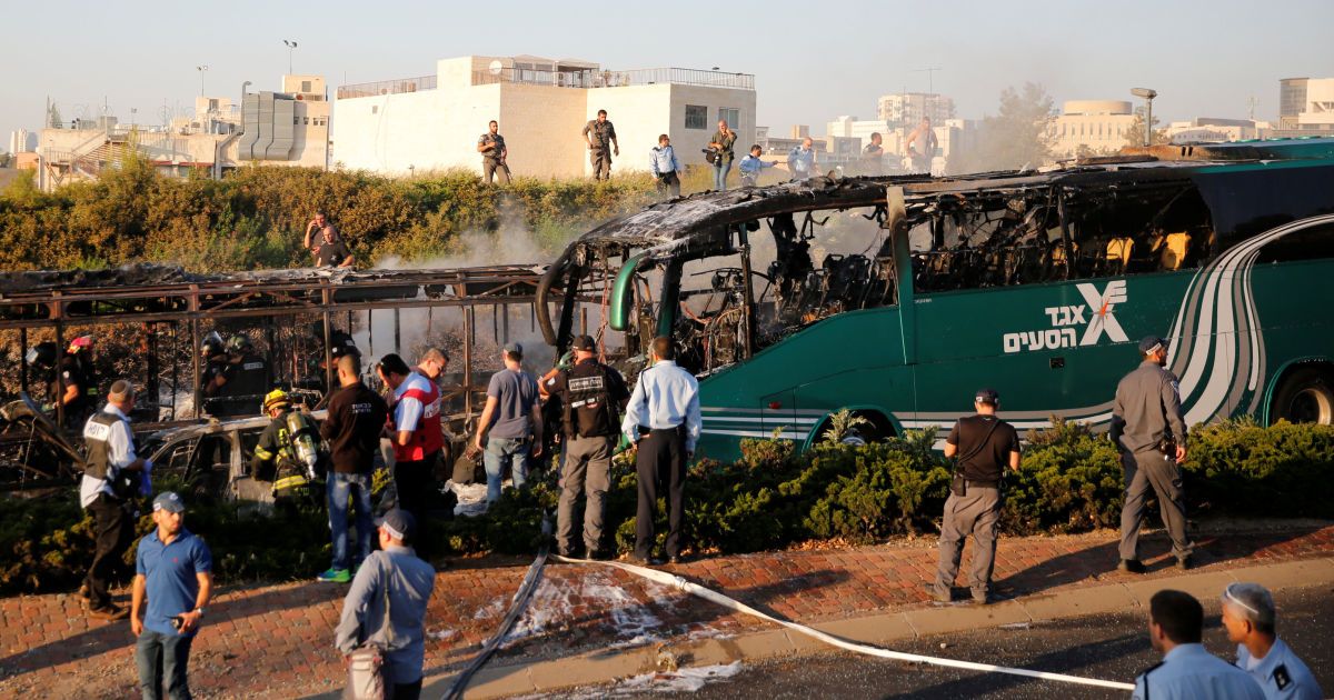 В Иерусалиме взорвался автобус, подозревают теракт