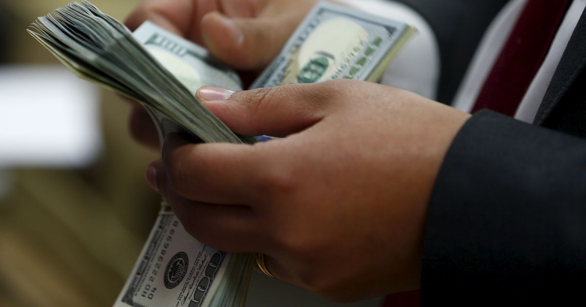 Доллар и евро подешевеют в курсах НБУ после выходных. Инфографика