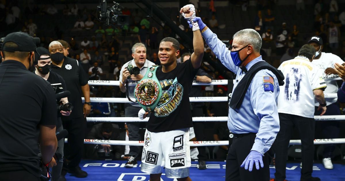 Потенциальный соперник Ломаченко защитил пояс WBC и бросил вызов абсолютному чемпиону (видео)
