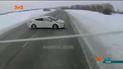 Водитель легковушки потерял контроль на заснеженном шоссе и на полном ходу влетел в встречный грузовик