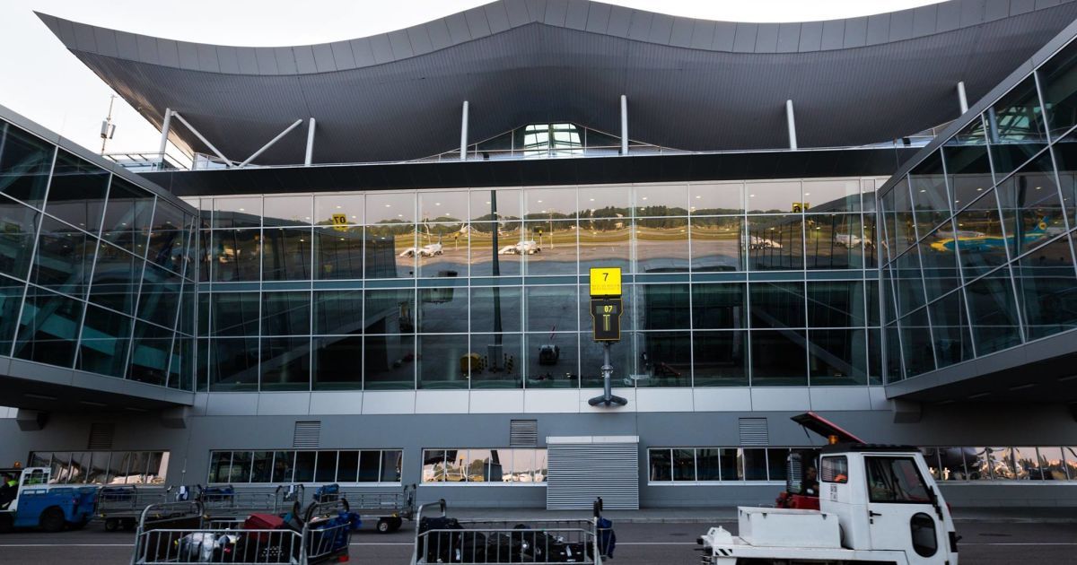 "78 камер в штанах". В аэропорту "Борисполь" украинец пытался провезти под одеждой 26 последних айфонов