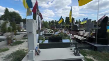 Родини полеглих героїв чубляться на пам’ятниках! Що не поділили?