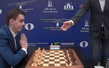 Польский шахматист отказался пожать руку россиянину на чемпионате мира в Узбекистане (видео)