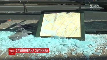 В Харькове троллейбус разбил остановку, на которой люди