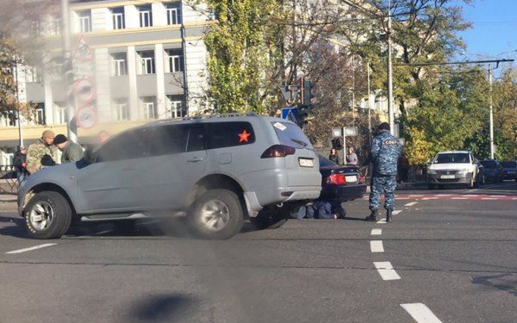 Боевики неистово избили мужчину после того, как разбили его авто / © 62.ua