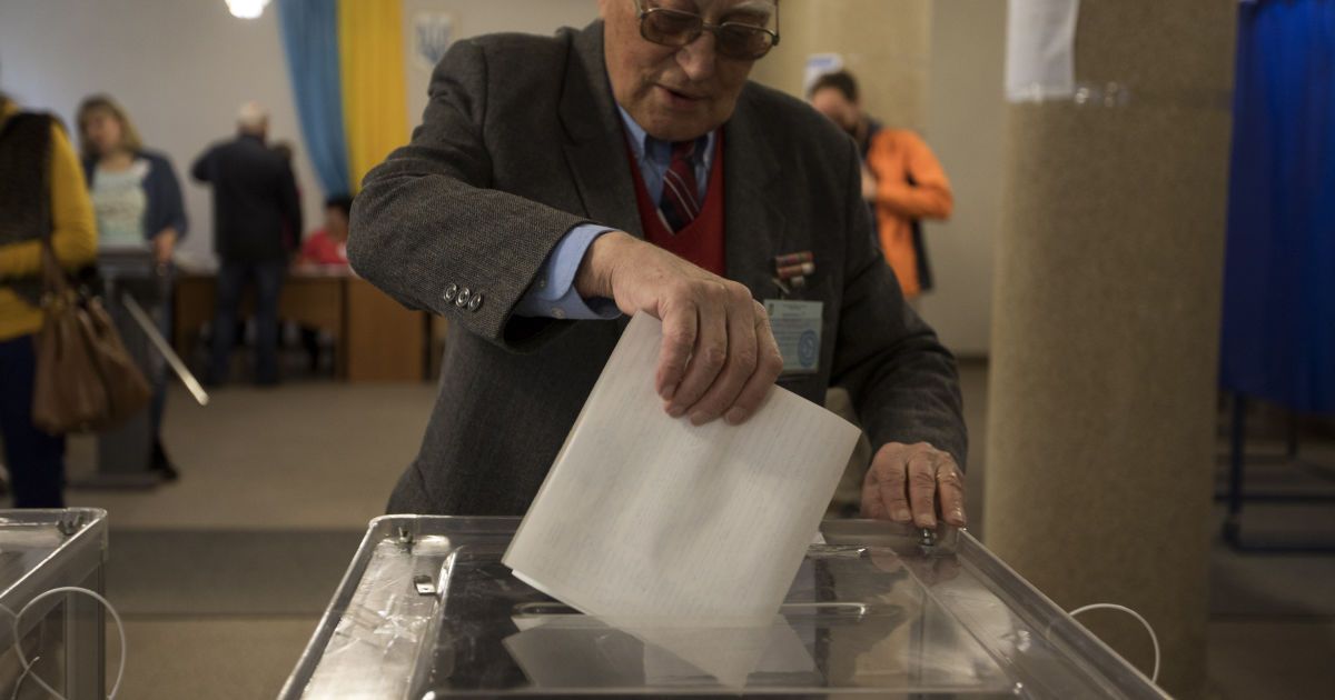 вибори, українці голосують_2 / © Associated Press