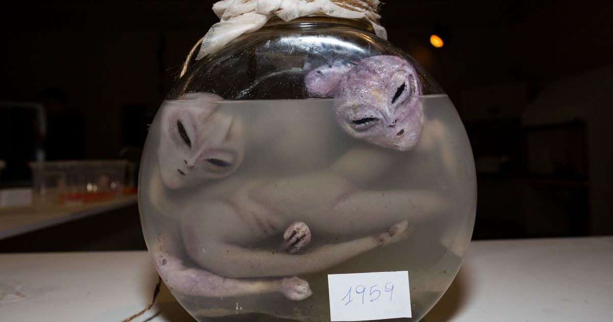 Хиллари Клинтон готова рассекретить материалы об НЛО, если ее выберут в президенты