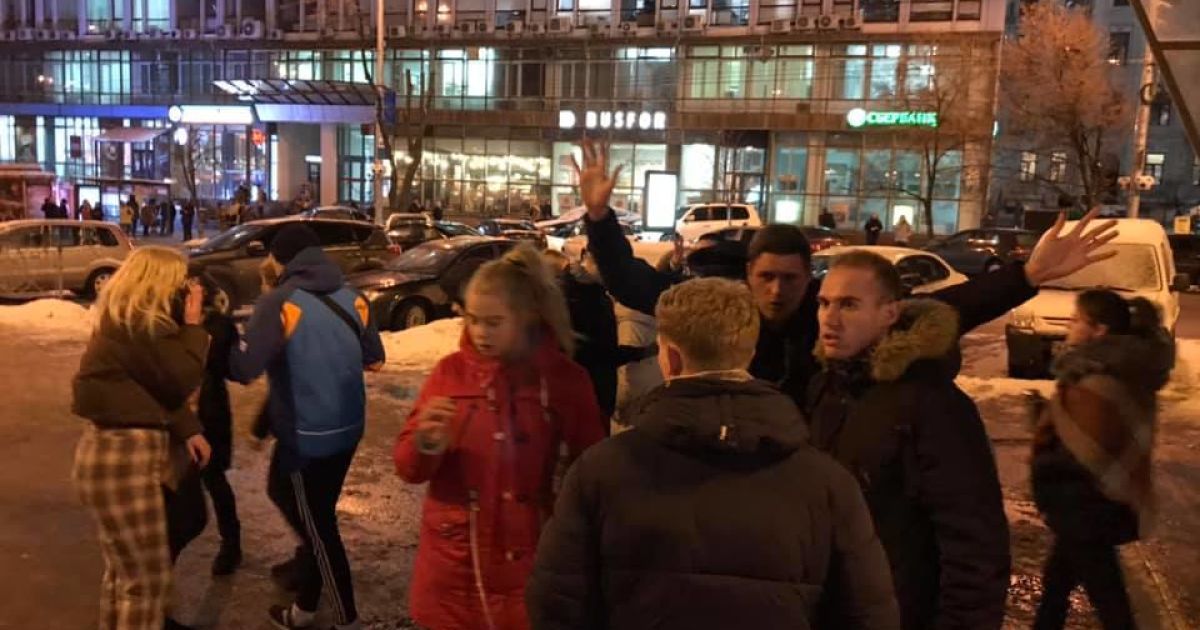 У центрі Києва зграя підлітків по-звірячому побила чоловіка