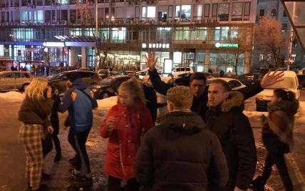 В центре Киева свора подростков зверски избила мужчину