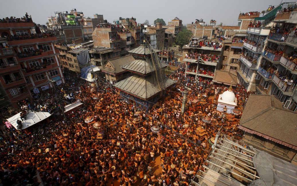 В Непале приветствуют приход Нового года и весны. / © Reuters