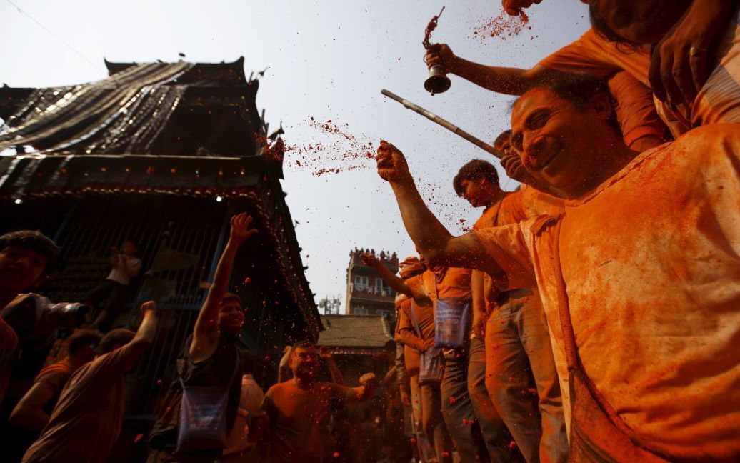 В Непале приветствуют приход Нового года и весны. / © Reuters