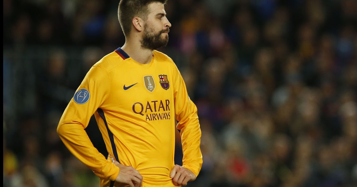 "Барса" может недосчитаться Пике на второй матч против "Атлетико".