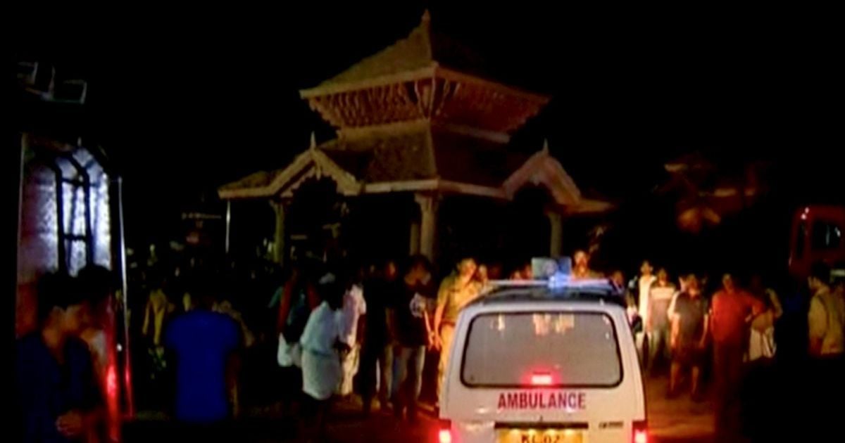 В Индии фейерверки привели к масштабному пожару в храме: более 70 человек погибли