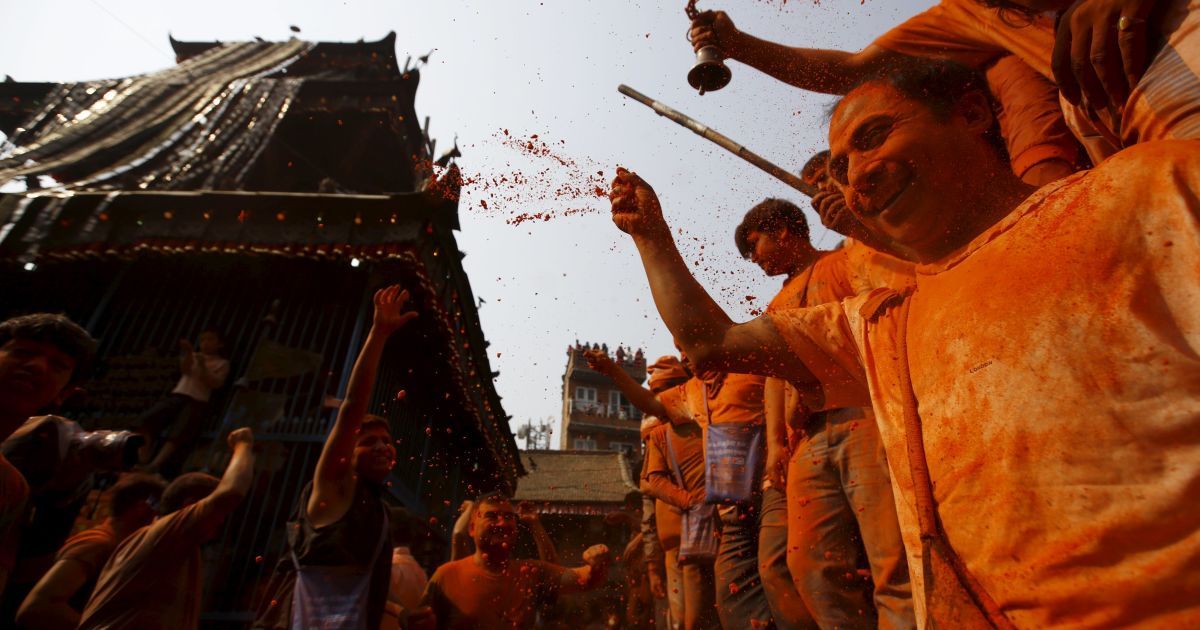 В Непале приветствуют приход Нового года и весны. / © Reuters